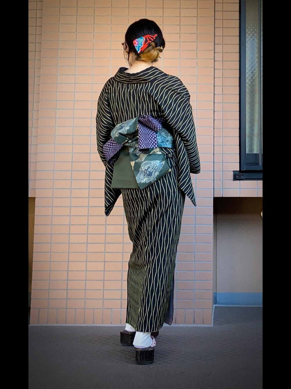 「着物、着物コーデ、普段着物、干支、龍柄」｜「シンエイの黄色よろけ縞の袷着物👘（着物、ブラック系）」を使った、mrs.nicolmicalsさん（レディース・152cm）の冬コーディネートの2枚目の写真