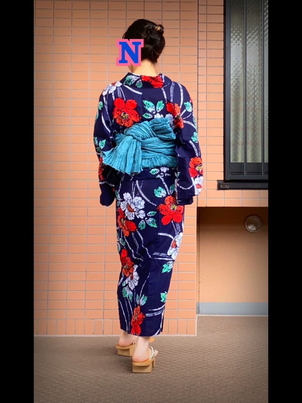 その他のサンダル、ブルー系の浴衣、グリーン系の着物を着用したレディースの夏コーディネートの2枚目の写真