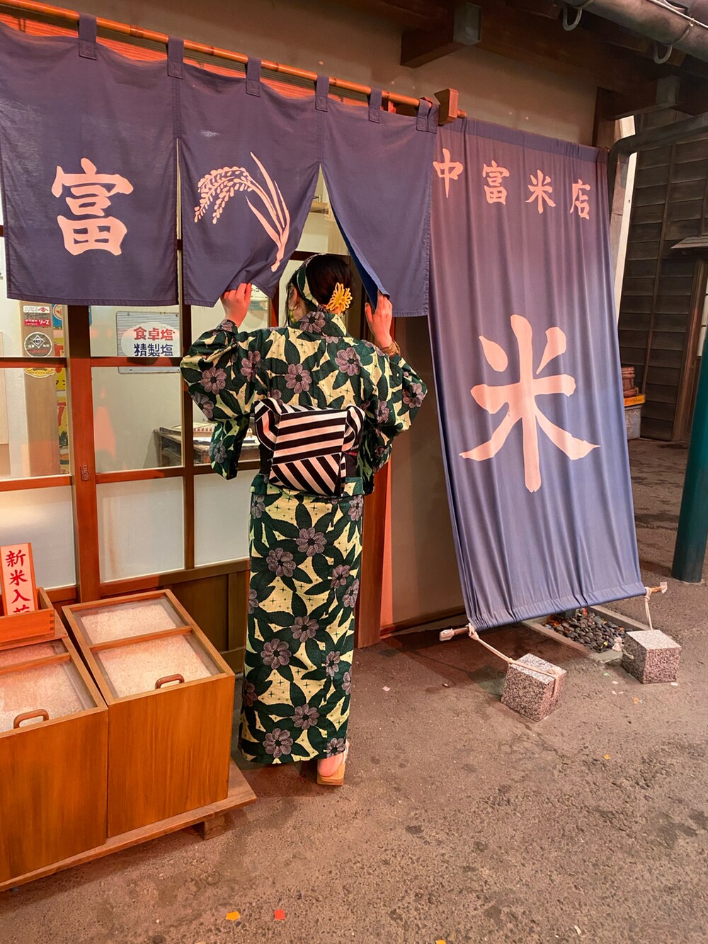 「浴衣コーデ、花火(5分)」｜「る壺のアフリカ布浴衣👘（浴衣、グリーン系）」を使った、mrs.nicolmicalsさん（レディース・152cm）の秋コーディネートの2枚目の写真