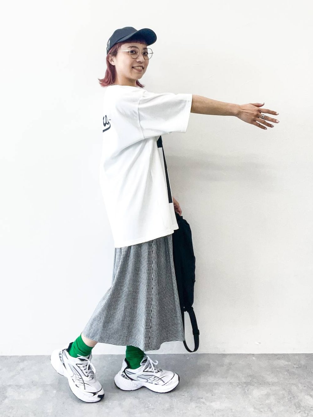 「体型カバー、きれいめ、カジュアル」｜「PBLIMのPBLIM/ナップザック（バックパック/リュック、ブラック系）」を使った、バヤコさん（レディース・161cm）の夏コーディネートの5枚目の写真