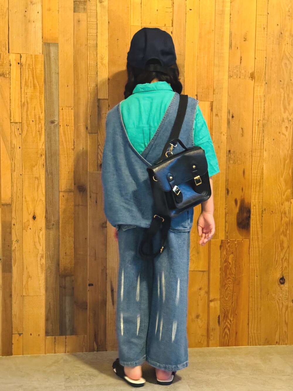 「ベスト、セットアップ、プチプラ、韓国子供服、シャツスタイル、リネン、レイヤードスタイル、春夏コーデ、夏コーデ、サングラス、キャップ、カジュアルコーデ、休日スタイル」｜「THE BAREFOOTの【 JABRO / ジャブロー 】ANTI-5 Twill JETCAP ツイルジェットキャップ（キャップ、ブルー系）」を使った、かーちんさん（キッズ・132cm）の春コーディネートの4枚目の写真