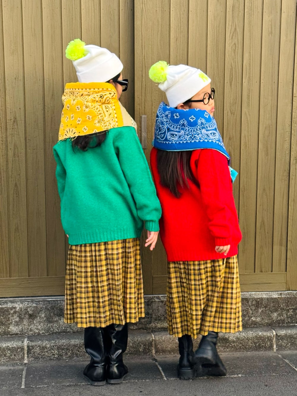 「クリスマスに着たい服、マイベストコーデ2024、冬コーデ、プチプラ、チェック、ロングスカート、マフラーぐるぐる、ニット帽、めがね、リンクコーデ、ニット、ブーツ」|「すいちゃん🫶🎄のアイテム(その他、その他)」を使った、かーちんさん(キッズ・135cm)の冬コーディネートの4枚目の写真