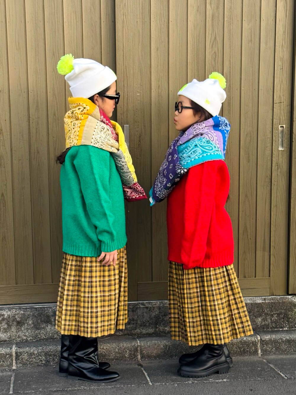 「クリスマスに着たい服、マイベストコーデ2024、冬コーデ、プチプラ、チェック、ロングスカート、マフラーぐるぐる、ニット帽、めがね、リンクコーデ、ニット、ブーツ」|「すいちゃん🫶🎄のアイテム(その他、その他)」を使った、かーちんさん(キッズ・135cm)の冬コーディネートの2枚目の写真