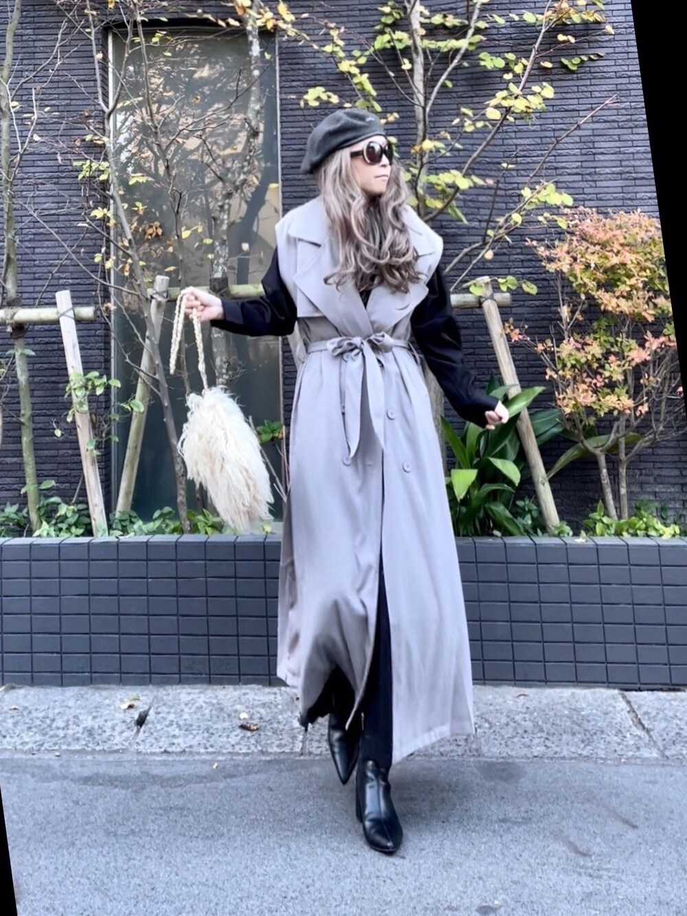 「コトリカ、COTORICA、オトナ女子、カジュアル、楽チンコーデ、大人女子、秋冬コーデ、キレイめ、冬アウター、ブーツスタイル、PR、ファー小物、コート、冬、トレンチコート」｜「GOODENOUGHのアイテム（ハンチング/ベレー帽、グレー系）」を使った、noah🐈さん（レディース・155cm）の秋コーディネートの4枚目の写真