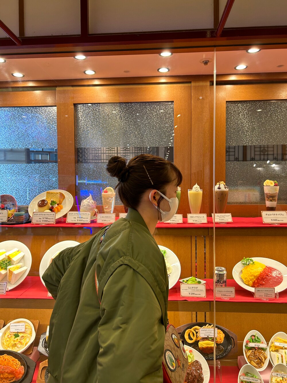 「jouetie、COACH」｜「jouetieのセンターレースアップフィットフレアパンツ（デニムパンツ、ブルー系）」を使った、アスカスさん（レディース・163cm）の冬コーディネートの5枚目の写真