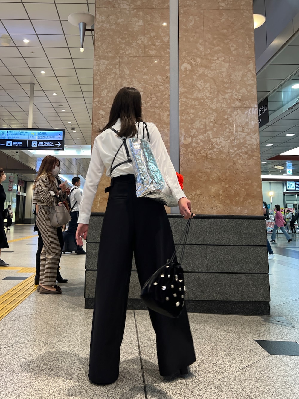 「参戦服、JUICY、snowman」｜「SLYのMULTI BODY HARNESS（ベルト、ブラック系）」を使った、アスカスさん（レディース・163cm）の秋コーディネートの2枚目の写真