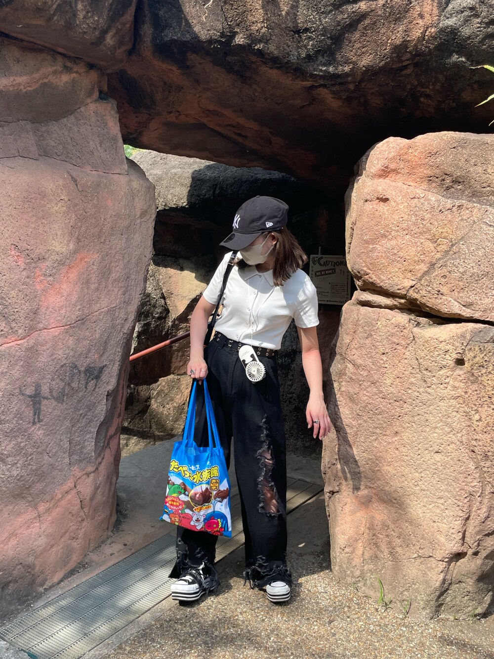 「天王寺動物園、たべっ子水族館、たべっ子どうぶつ、little sunny bite」｜「Little sunny biteの『Little sunny bite』No photo shopper bag（ハンドバッグ、オレンジ系）」を使った、アスカスさん（レディース・163cm）の夏コーディネートの3枚目の写真