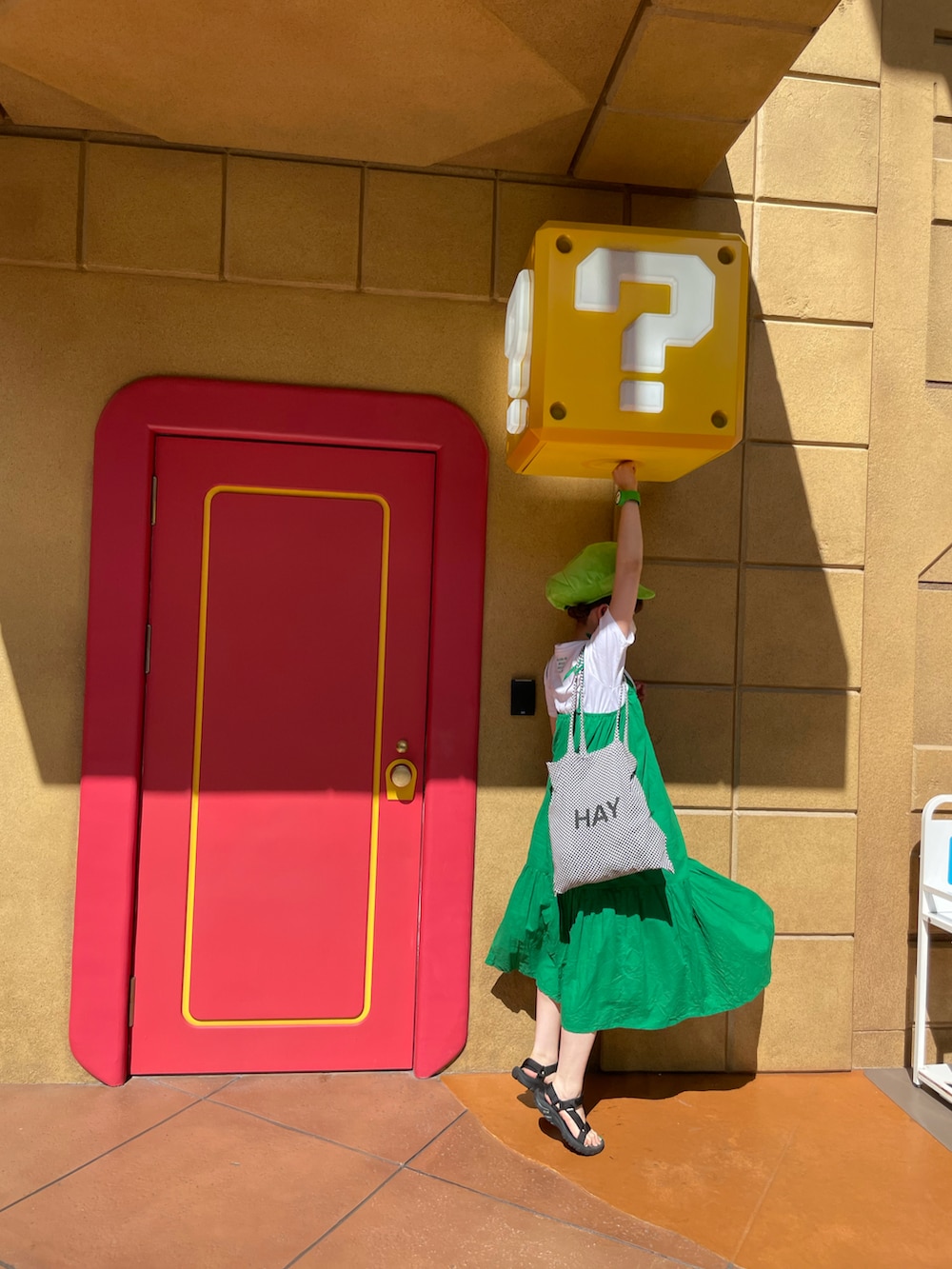 「ユニバーサルスタジオジャパン、USJ、ルイージ、ルイージコーデ、みどりコーデ、green」｜「USJのルイージキャップ（帽子、グリーン系）」を使った、アスカスさん（レディース・163cm）の夏コーディネートの2枚目の写真