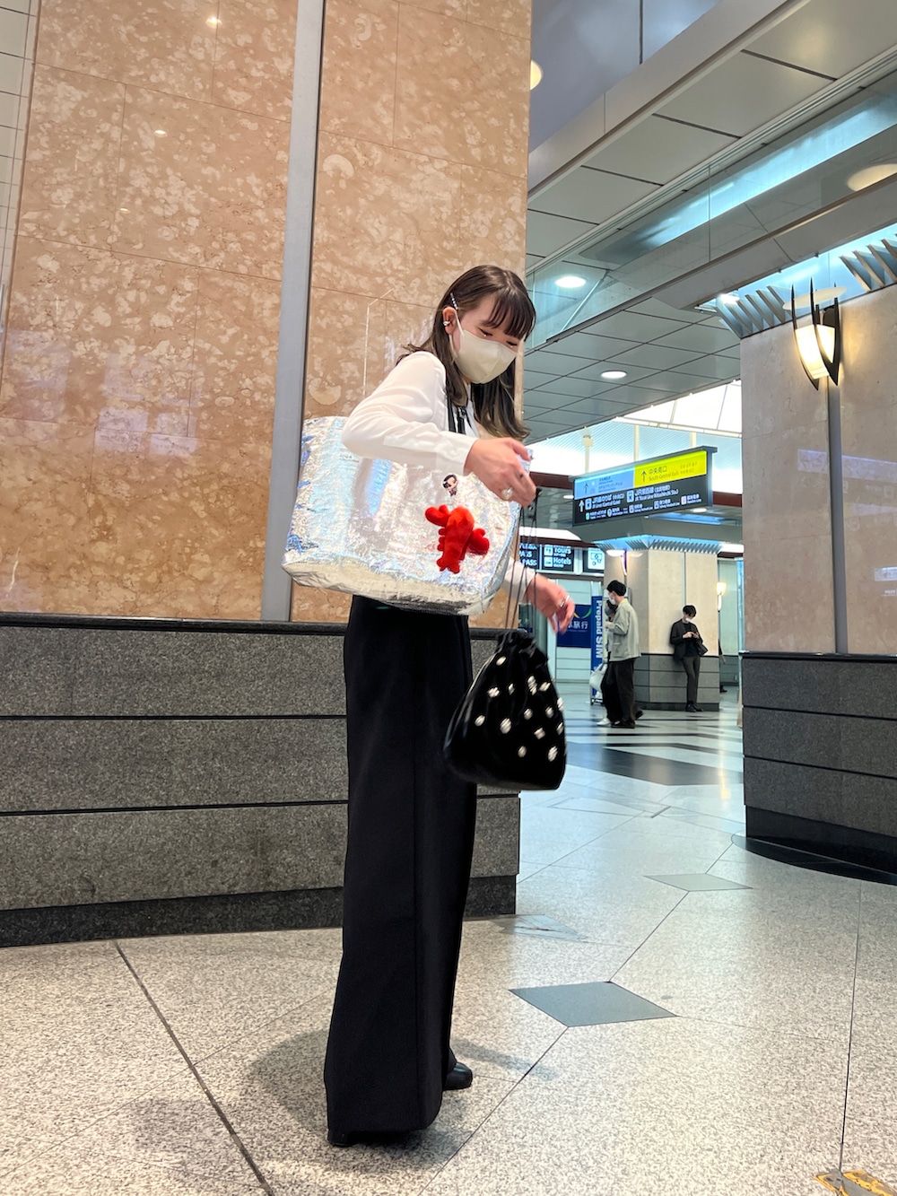 「参戦服、JUICY、snowman」｜「SLYのMULTI BODY HARNESS（ベルト、ブラック系）」を使った、アスカスさん（レディース・163cm）の秋コーディネートの3枚目の写真