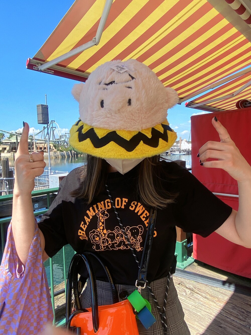 「たべっこどうぶつ、たべっ子どうぶつ、ハロウィンコーデ、USJ、GU」｜「Little sunny biteの『Little sunny bite』No photo shopper bag（ハンドバッグ、オレンジ系）」を使った、アスカスさん（レディース・163cm）の秋コーディネートの2枚目の写真