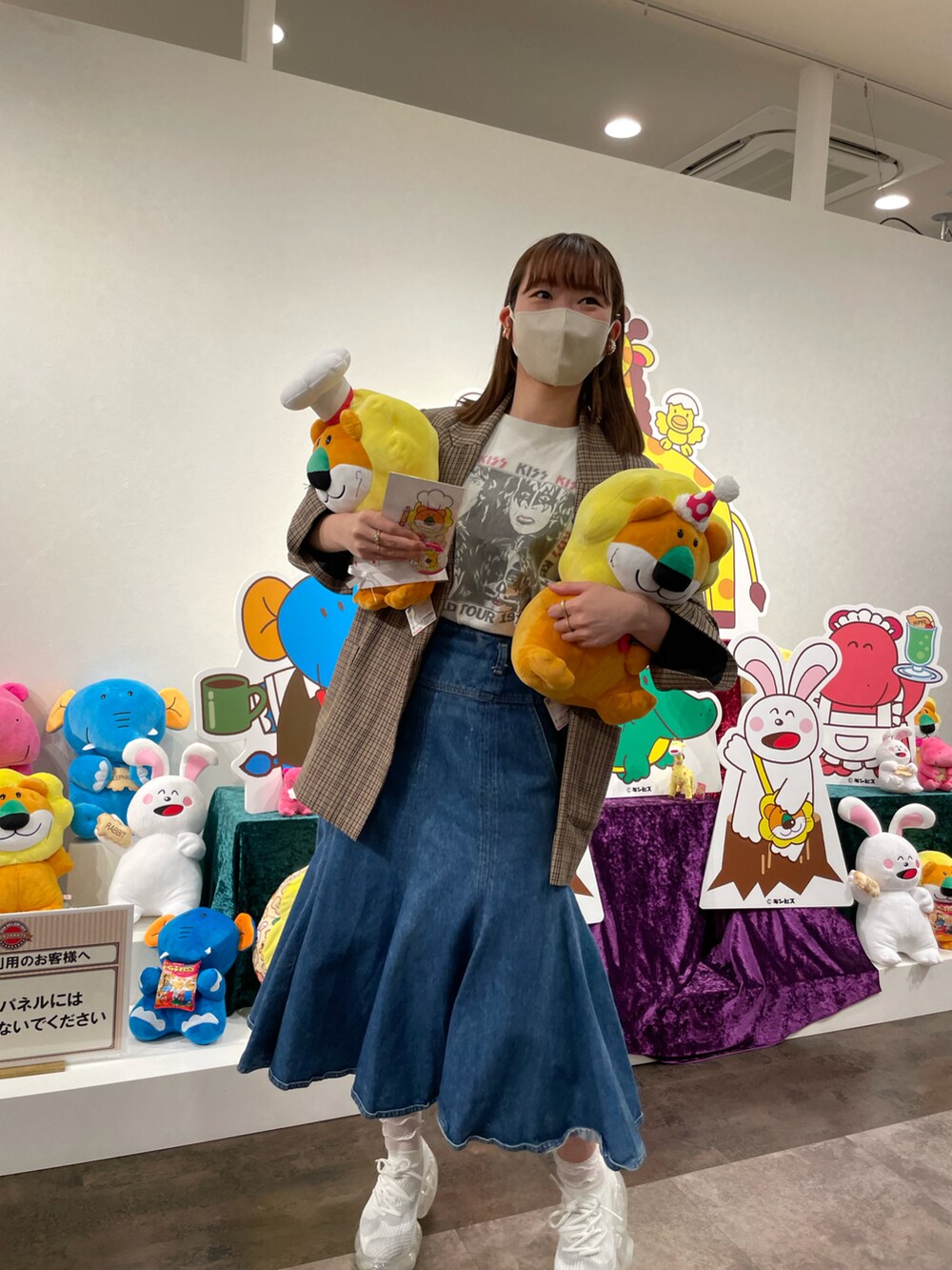 「たべっ子どうぶつ」｜「Bershkaのアイテム（スーツジャケット、ブラウン系）」を使った、アスカスさん（レディース・163cm）の春コーディネートの2枚目の写真