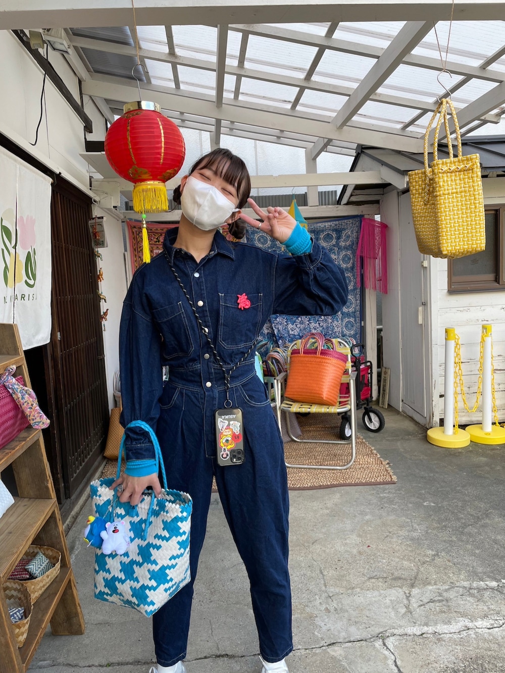 「mekearisa、MEKEARISA、hotterthanhell」｜「hotter than hellのアイテム（オールインワン・サロペット、ブルー系）」を使った、アスカスさん（レディース・163cm）の冬コーディネートの2枚目の写真