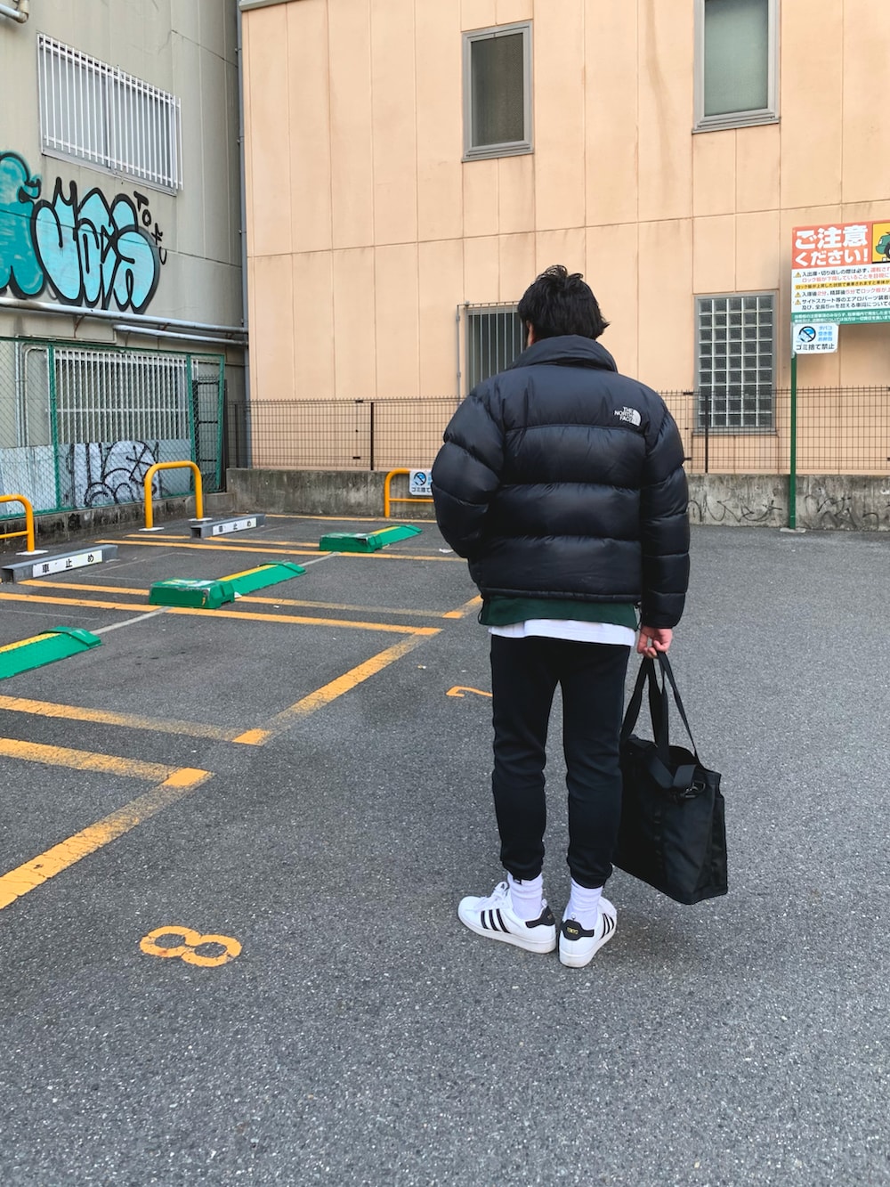 「冬コーデ、ビッグシルエット、ヌプシ、スウェット、undercover、gu×undercover、GU、グリーン、スニーカーコーデ、カジュアル、休日スタイル、THE NORTH FACE、古着MIX、シンプル、モノトーン」｜「GUのアイテム（スウェット、グリーン系）」を使った、KAZU-KUNさん（メンズ・180cm）の冬コーディネートの2枚目の写真