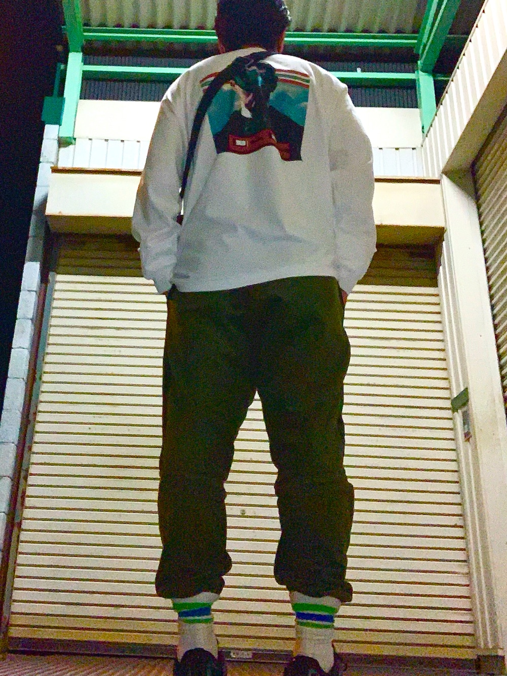 「休日スタイル、ストリート、スニーカーコーデ、GU、guundercover、ロンT、NIKE、秋、フリース、古着MIX」｜「NIKEのNIKE AS M NSW PANT CF CORE WNTR S (OLIVE CANVAS/BLACK/WHITE)（その他パンツ、グリーン系）」を使った、KAZU-KUNさん（メンズ・180cm）の秋コーディネートの2枚目の写真