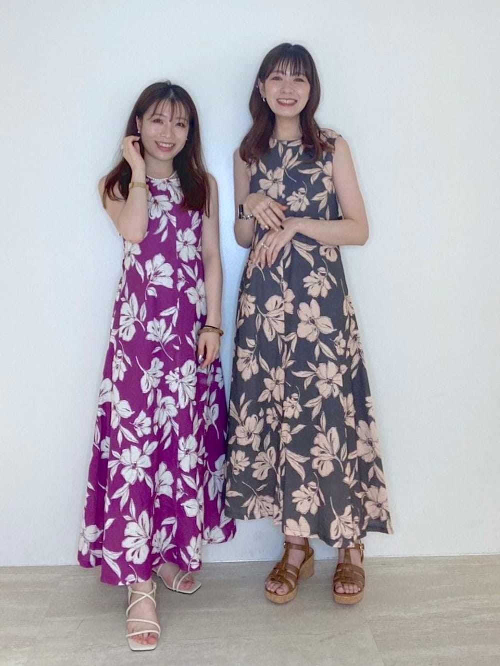 「真夏のアクティブスタイル、花柄、ワンピース、花柄ワンピース、夏コーデ、ラクチンコーデ、大人女子、ワンピーススタイル、ロングワンピース」｜「AndemiuのアートフラワーAラインワンピース344004（ワンピース、ピンク系）」を使った、くまりなさん（レディース・150cm）の夏コーディネートの2枚目の写真