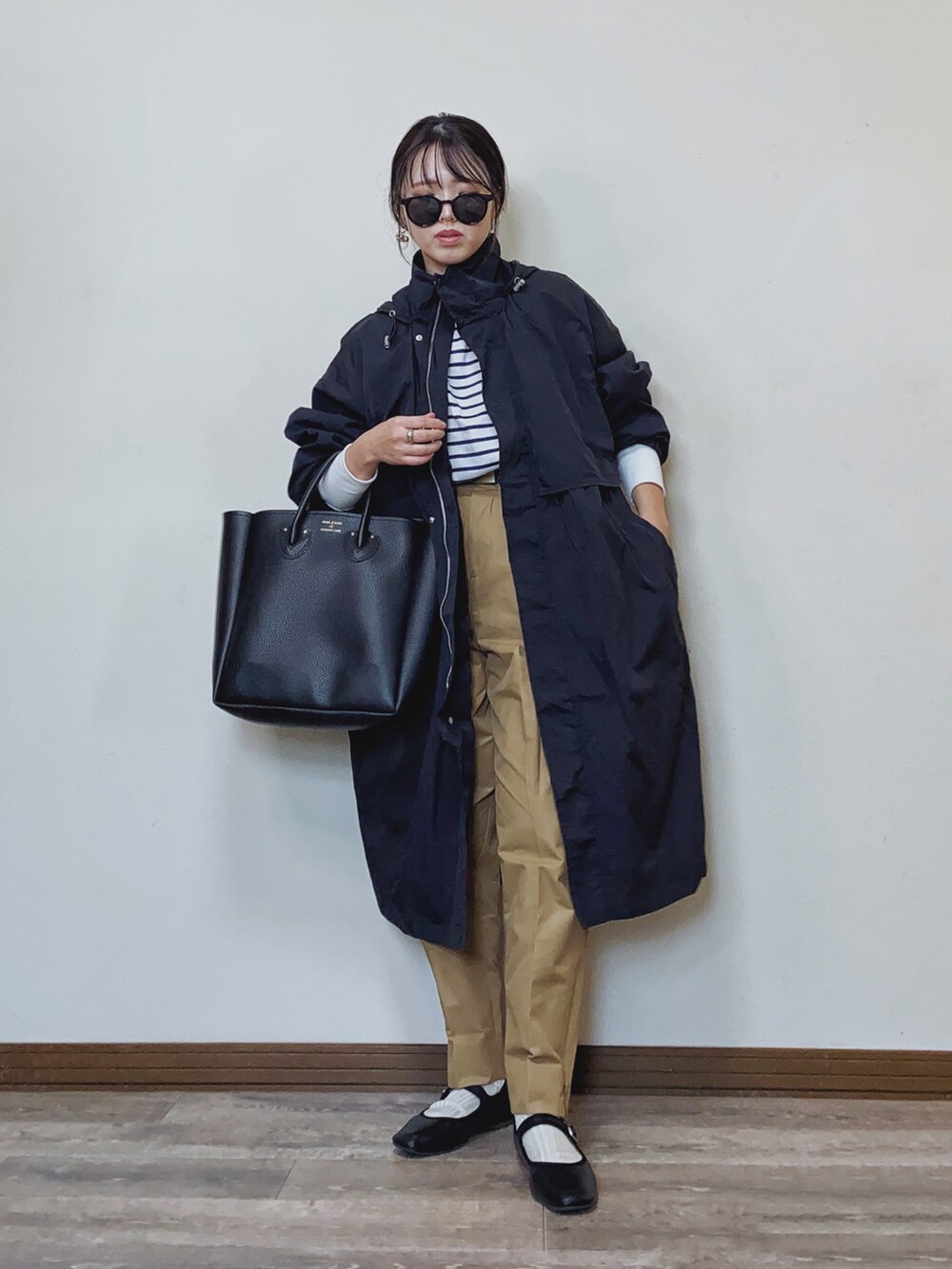 「春服デビュー宣言、モッズコート、ロングコート、春アウター、ボーダー、ボーダートップス、guandbeautifulpeople、GU×beautiful people、GU、ワイドテーパードパンツ、テーパードパンツ、メリージェーン、バレエシューズ、ビッグシルエット、きれいめカジュアル」｜「VENCEEXCHANGEのワッシャータフタロングコート（モッズコート、ブラック系）」を使った、Miiさん（レディース・159cm）の春コーディネートの3枚目の写真