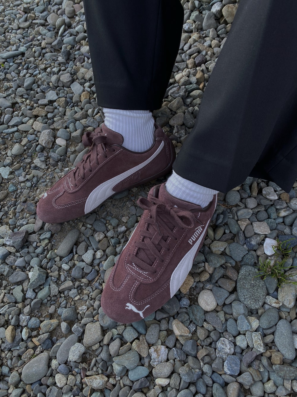 「最近のいい感じコーデ、ワイドパンツ、韓国ファッション、キャップ、Tシャツ、プリントT、PUMA、スピードキャット、スニーカー、ボストンバッグ、ブラウン、春夏コーデ、ママコーデ、プチプラ、お出かけコーデ」｜「WEGOのWEGO/【25年春夏新作】ヴィンテージライクグラフィックT（Tシャツ/カットソー、その他）」を使った、Miiさん（レディース・159cm）の春コーディネートの5枚目の写真