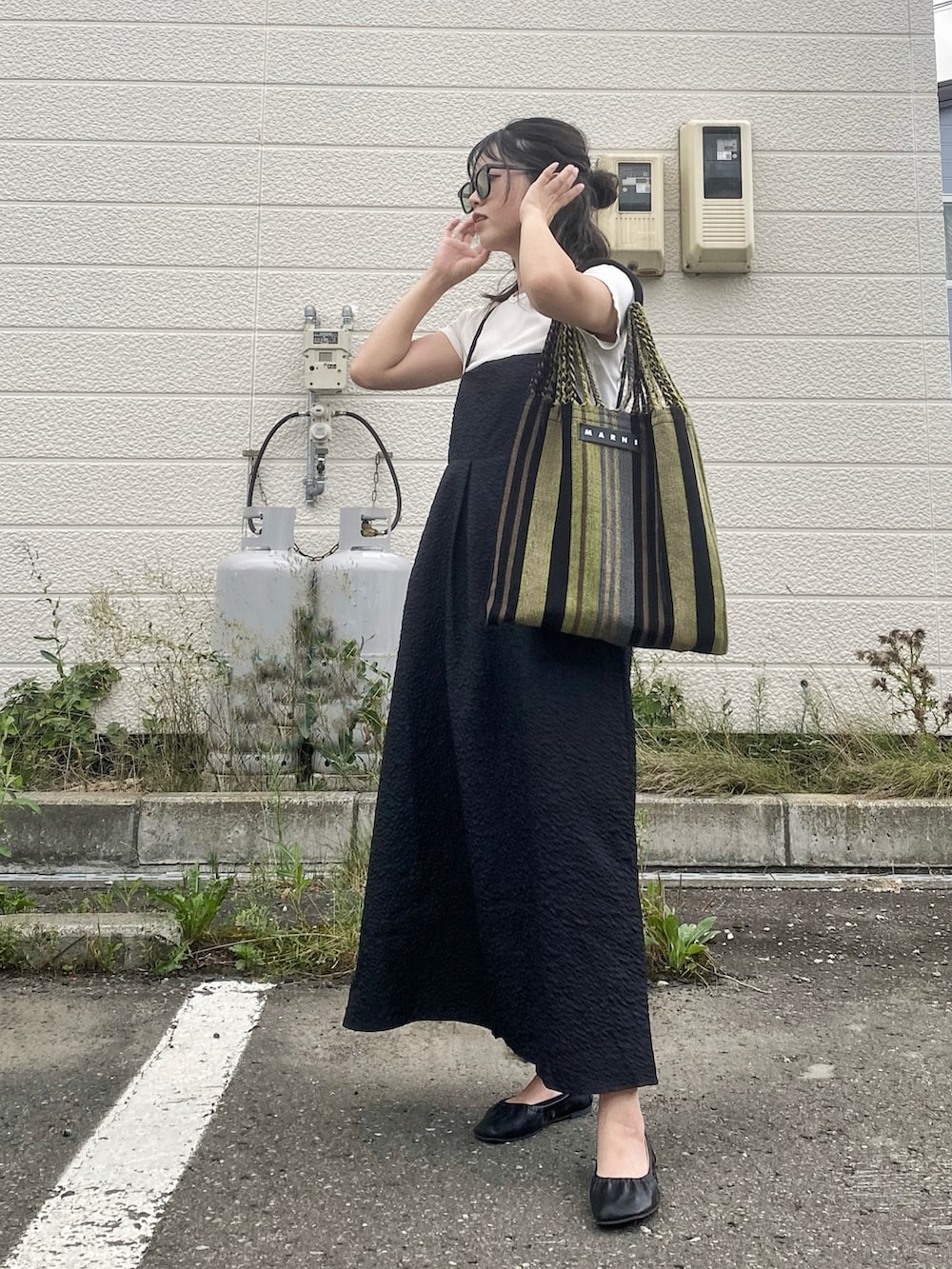 「今日のコスメと服、ハーフアップ、ハーフアップお団子、キャミワンピ、ジャガード、ロングワンピース、ワンピース、モノトーン、バレエシューズ、トートバッグ、秋服準備はじめました、プチプラ、CLEA、韓国ファッション、休日スタイル」｜「CLEAのフクレジャガードフレアキャミワンピース（ワンピース、ブラック系）」を使った、Miiさん（レディース・159cm）の秋コーディネートの4枚目の写真