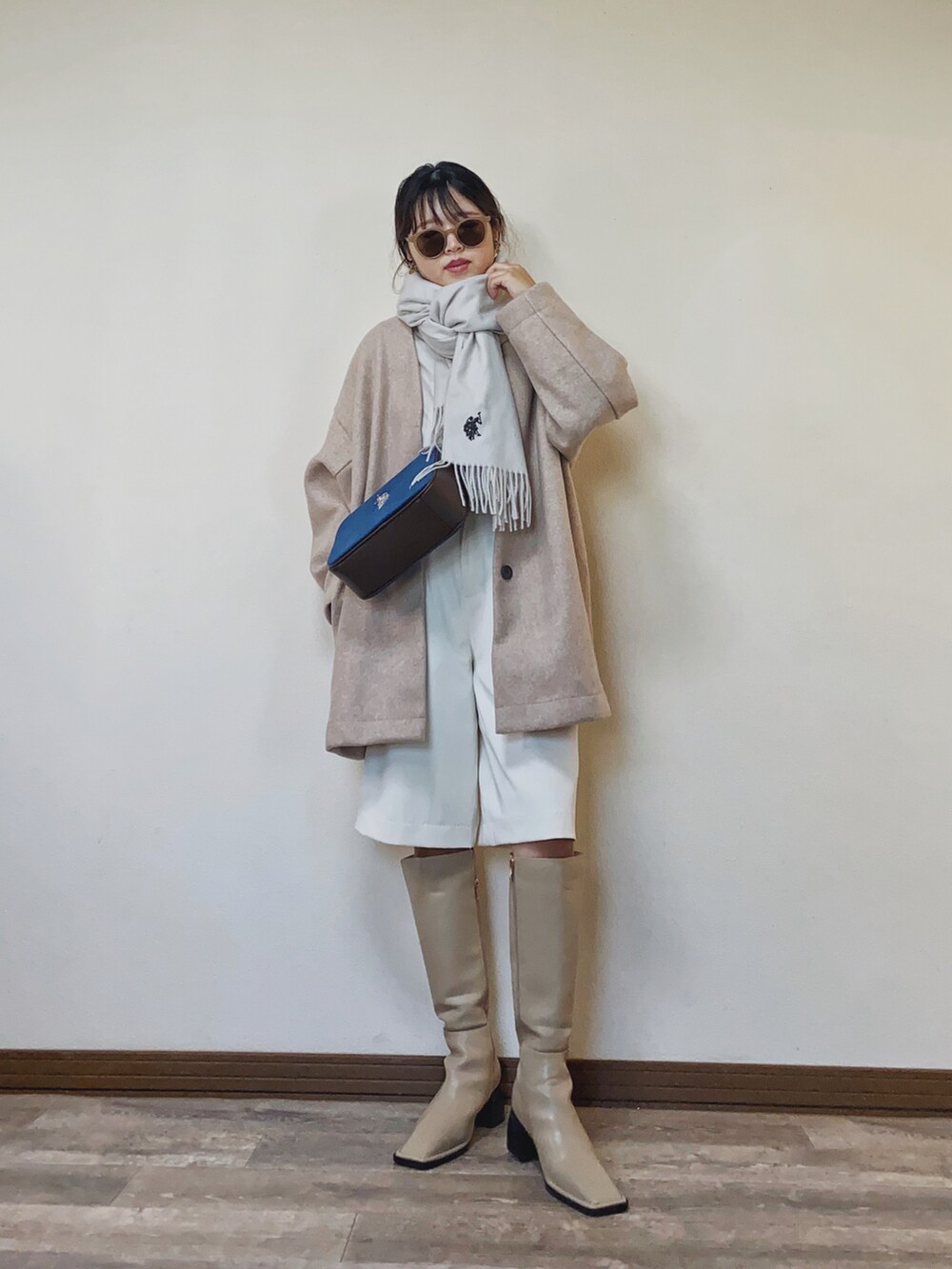 「休日スタイル、ストール、ストールぐるぐる、マフラー、マフラーぐるぐる、ノーカラーコート、ANGIE VINTAGE、USポロ、ハーフパンツ、ロングブーツ、淡色コーデ、あったかコーデ、プチプラ、スクエアトゥ、冬コーデ」｜「ANGIEの【2022年新色追加】ノーカラーミドルコクーンコート（ノーカラーコート、ピンク系）」を使った、Miiさん（レディース・159cm）の秋コーディネートの2枚目の写真