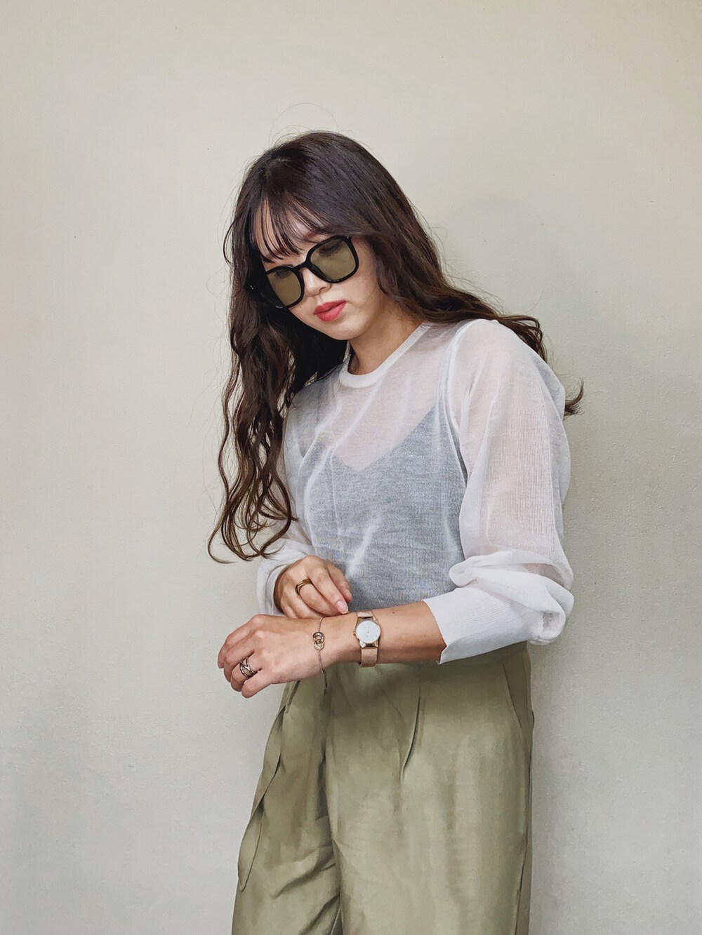 「春服デビュー宣言、シアーニット、シアートップス、シースルー、プチプラ、SKAGEN、shein、SHEIN、サングラス、メガネ女子、春色、春服みてみて、淡色コーデ、休日スタイル、春コーデ」｜「Shelly islandのシアーニットトップス（ニット/セーター、ホワイト系）」を使った、Miiさん（レディース・159cm）の春コーディネートの3枚目の写真