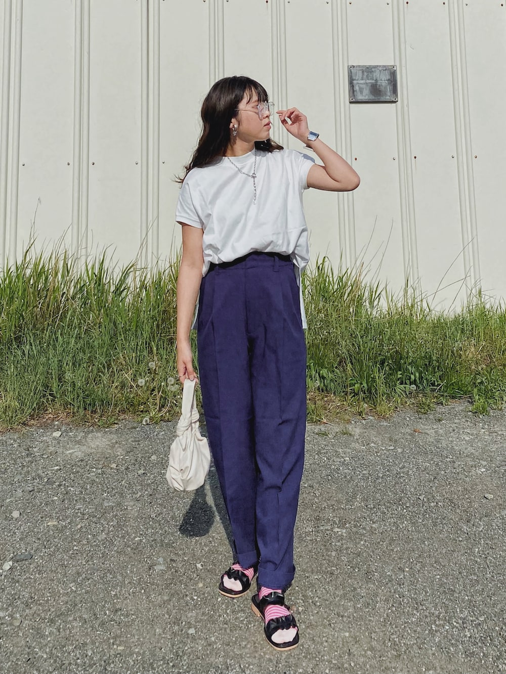 「カジュアルコーデ、UNIQLOMARNI、UNIQLO、LHPWOMEN、courage、夏コーデ、ボーダー、白Tシャツ、夏だ！Tシャツ着よう！、サンダル、メガネ女子、クリアメガネ、プチプラ、ワイドパンツ、スラックス」｜「CIENAの新色追加！大人シルエットUSAコットンサイドスリットTee（Tシャツ/カットソー、ホワイト系）」を使った、Miiさん（レディース・159cm）の夏コーディネートの2枚目の写真