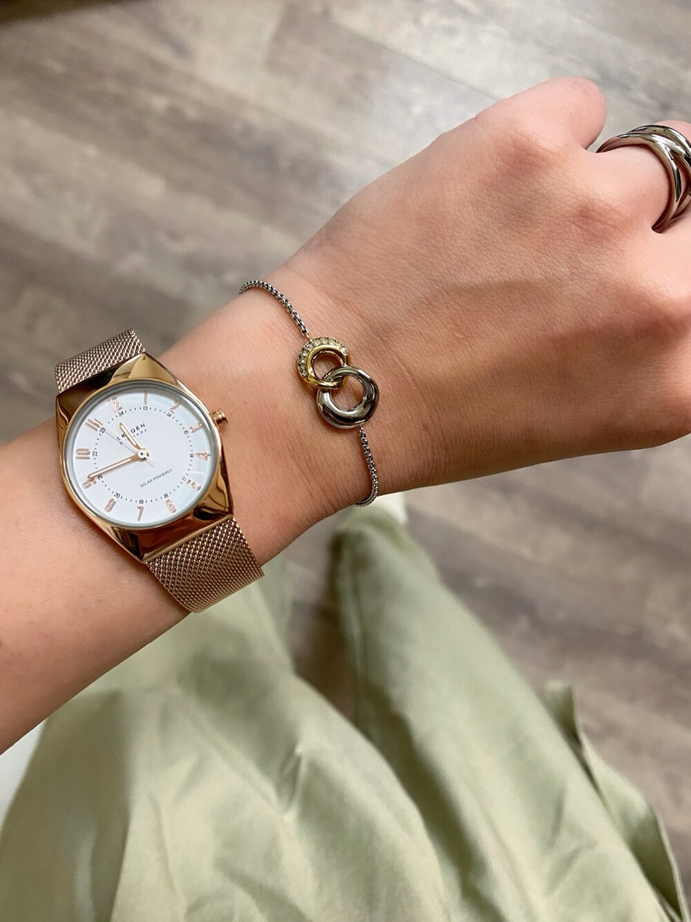 「休日スタイル、きれいめカジュアル、春コーデ、プチプラ、シアートップス、シースルー、shein、SHEIN、サングラス、SKAGEN、myskagen、春服みてみて、大人カジュアル、ラップパンツ、シンプルコーデ」｜「Shelly islandのシアーニットトップス（ニット/セーター、ホワイト系）」を使った、Miiさん（レディース・159cm）の春コーディネートの3枚目の写真