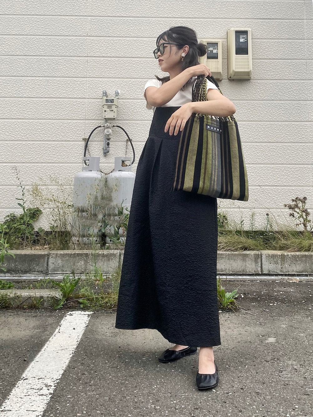 「今日のコスメと服、ハーフアップ、ハーフアップお団子、キャミワンピ、ジャガード、ロングワンピース、ワンピース、モノトーン、バレエシューズ、トートバッグ、秋服準備はじめました、プチプラ、CLEA、韓国ファッション、休日スタイル」｜「CLEAのフクレジャガードフレアキャミワンピース（ワンピース、ブラック系）」を使った、Miiさん（レディース・159cm）の秋コーディネートの3枚目の写真
