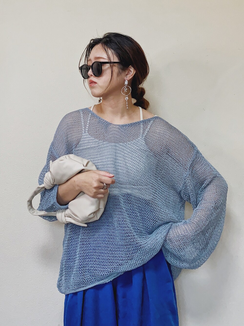 「メッシュ、メッシュニット、メッシュトップス、ブルー、LHPWOMEN、LHP、ブルーコーデ、同系色コーデ、courage、ラフォーレ原宿、カラーニット、ビッグシルエット、大人コーデ、カラーパンツ、ZARA」｜「L.H.Pのcourage/クラージュ/甘編みニット（ニット/セーター、ブルー系）」を使った、Miiさん（レディース・159cm）の春コーディネートの2枚目の写真