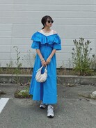 NEW BALANCEのスニーカーを使った「フリルワンピース」の人気