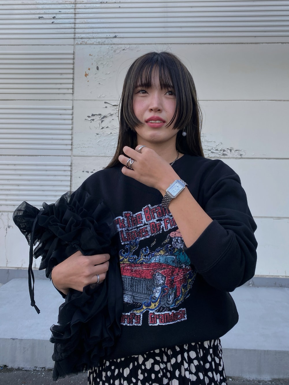 「秋っぽコーデ更新中、スウェット、柄パンツ、アニマル柄、レオパード、ストリート、ブーツ、厚底シューズ、フリルバッグ、秋服準備はじめました、リラックススタイル、プリーツパンツ、ママコーデ」｜「Starting Overのheavy weight various design sweat shirt/ヘビーウェイト アソート デザイン 裏起毛 スウェットシャツ（スウェット、ブラック系）」を使った、Miiさん（レディース・159cm）の秋コーディネートの5枚目の写真