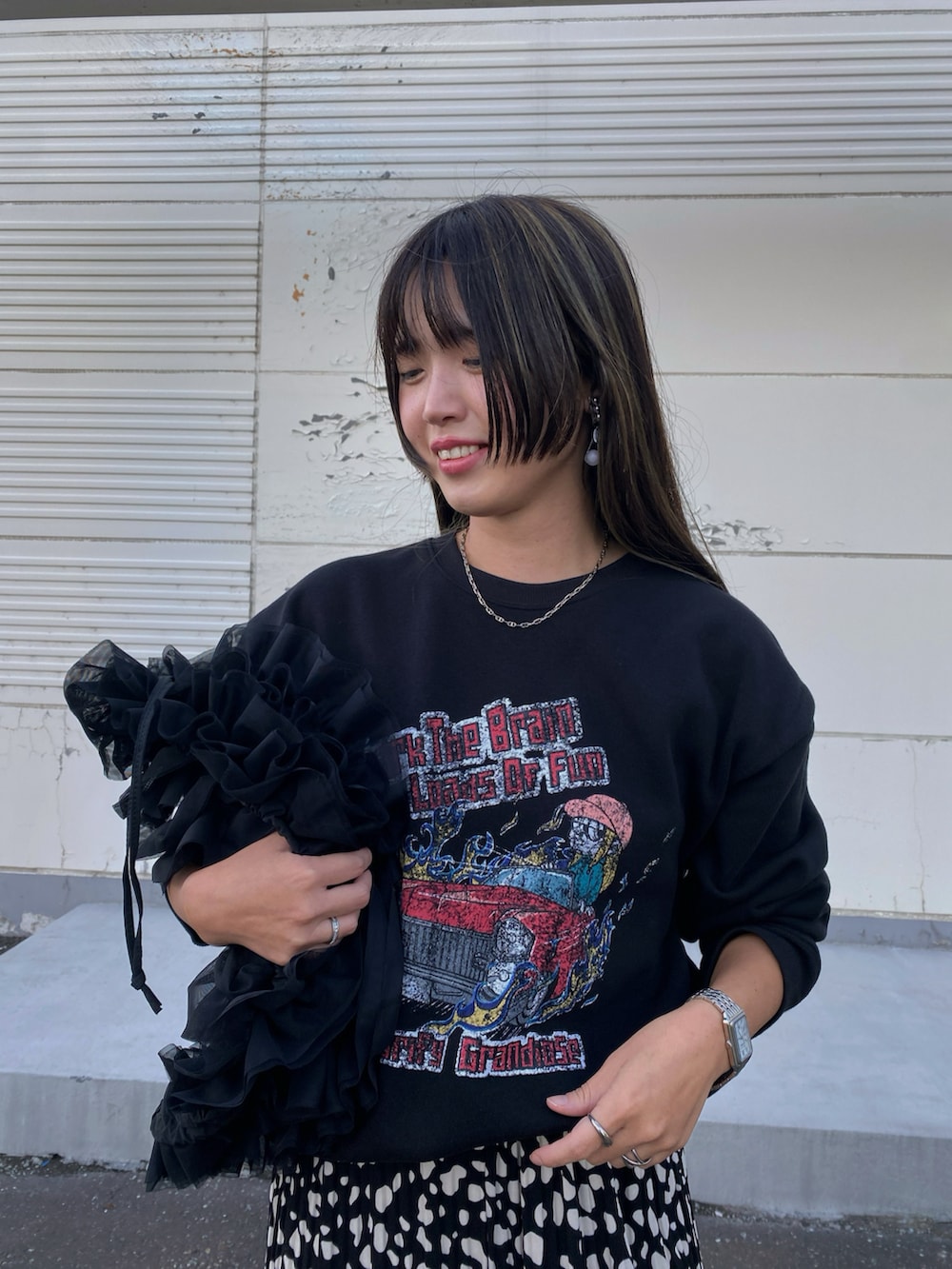 「秋っぽコーデ更新中、スウェット、柄パンツ、アニマル柄、レオパード、ストリート、ブーツ、厚底シューズ、フリルバッグ、秋服準備はじめました、リラックススタイル、プリーツパンツ、ママコーデ」｜「Starting Overのheavy weight various design sweat shirt/ヘビーウェイト アソート デザイン 裏起毛 スウェットシャツ（スウェット、ブラック系）」を使った、Miiさん（レディース・159cm）の秋コーディネートの3枚目の写真