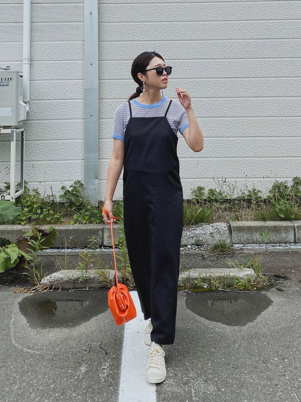「ビタミンカラー、ミニバッグ、総柄、サマーニット、カラーコーデ、キャミワンピ、ロングワンピース、スニーカー、LHPWOMEN、courage、SENSEOFPLACE、センスオブプレイス、マタニティコーデ、ショルダーバッグ、大人女子」｜「L.H.Pのcourage/クラージュ/総柄ジャガード半袖ニットソー（Tシャツ/カットソー、パープル系）」を使った、Miiさん（レディース・159cm）の夏コーディネートの4枚目の写真