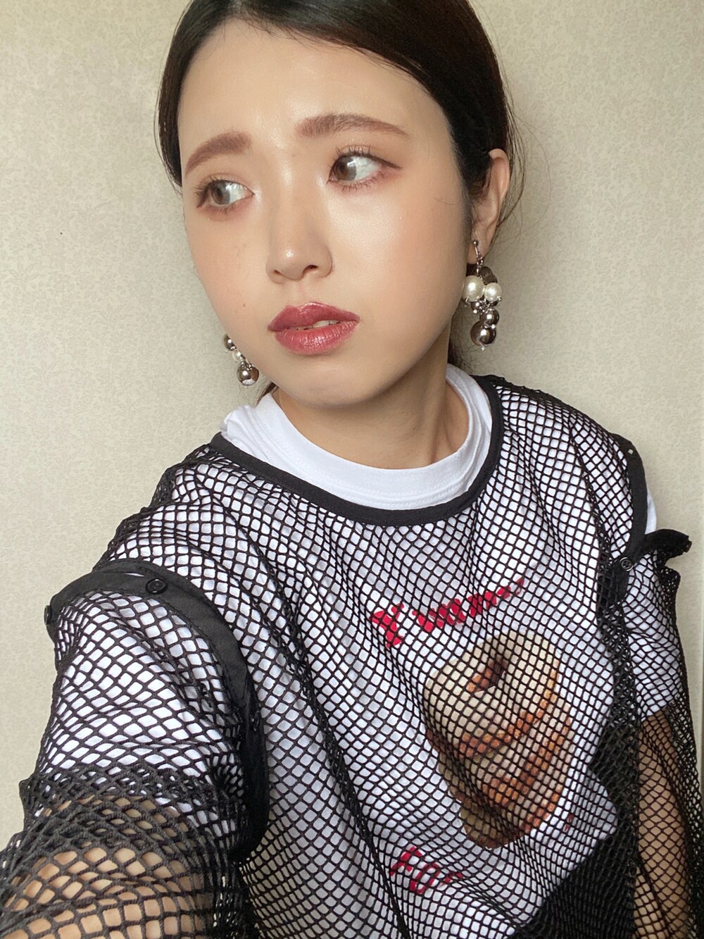 「このスタイルがお気に入り、レイヤードスタイル、Tシャツ、夏だ!Tシャツ着よう!、スカート、ロングスカート、メッシュトップス、サングラス、巾着バッグ、ポインテッドトゥ、サンダル、プチプラ、夏コーデ、きれいめカジュアル、今日のコスメと服」|「Birthday roomのドーナツTシャツ(Tシャツ/カットソー、ホワイト系)」を使った、Miiさん(レディース・159cm)の夏コーディネートの5枚目の写真