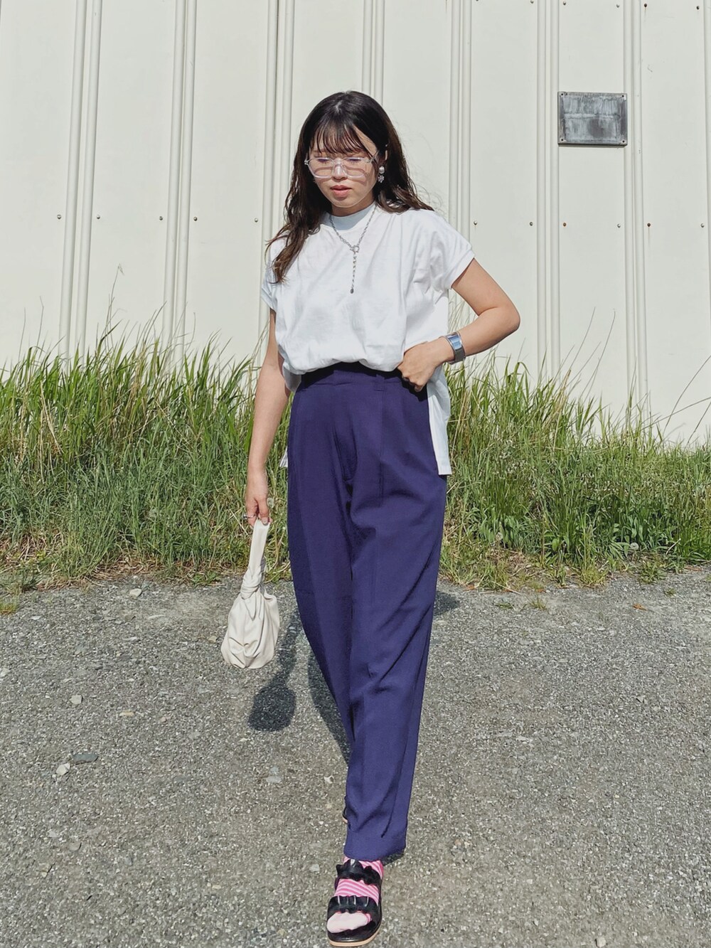 「カジュアルコーデ、UNIQLOMARNI、UNIQLO、LHPWOMEN、courage、夏コーデ、ボーダー、白Tシャツ、夏だ！Tシャツ着よう！、サンダル、メガネ女子、クリアメガネ、プチプラ、ワイドパンツ、スラックス」｜「CIENAの新色追加！大人シルエットUSAコットンサイドスリットTee（Tシャツ/カットソー、ホワイト系）」を使った、Miiさん（レディース・159cm）の夏コーディネートの3枚目の写真