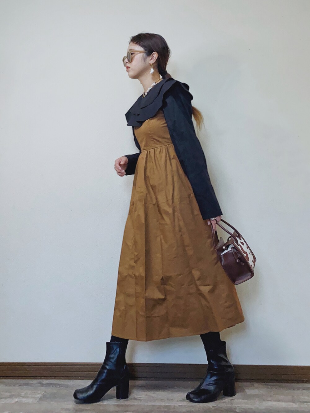 「きれいめカジュアル、キレイめ、ラッフルカラー、ビッグカラー、ロングコート、leja、大人コーデ、オトナ女子、ミニバッグ、ショートブーツ、ノーカラーコート、スクエアバッグ、大人ガーリー、プチプラ、Ciena」｜「CIENAのノーカラーリバーシブルロングコート（ノーカラーコート、ベージュ系）」を使った、Miiさん（レディース・159cm）の冬コーディネートの4枚目の写真