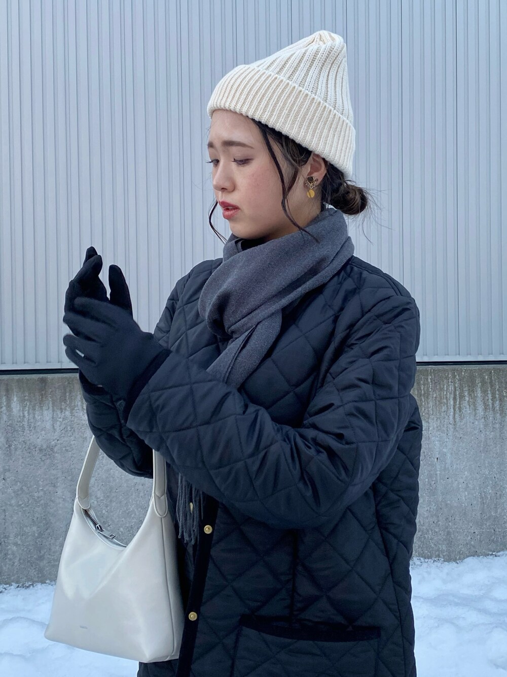 「新星WEARISTAにエントリー、今日のコスメと服、ビーニー、ニット帽、スウェット、スウェットパンツ、カーゴパンツ、ピンク、あったかコーデ、冬コーデ、マフラーぐるぐる、UNIQLO、プチプラ、マイベストコーデ2023、マフラー」｜「Traditional WeatherwearのARKLEY LONG（その他アウター、ブラック系）」を使った、Miiさん（レディース・159cm）の冬コーディネートの2枚目の写真