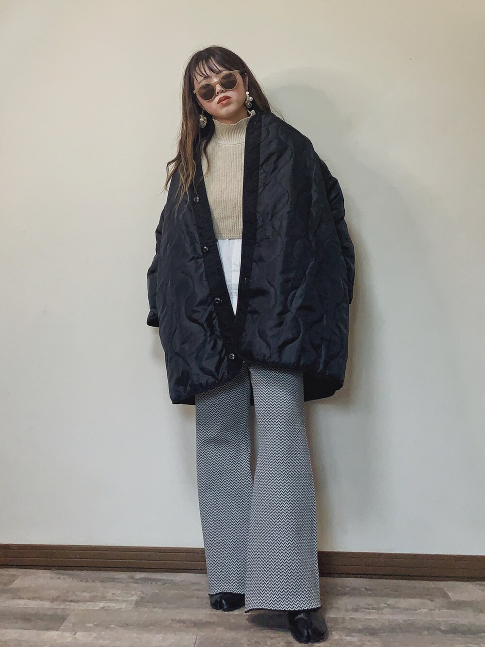 「モッズコート、ビッグシルエット、柄パンツ、レザー、レザージャケット、ブラックコーデ、レイヤードスタイル、オーバーサイズ、プチプラ、ニットパンツ、フレアパンツ、フェイクレザー、レザーコート、ゆったりコーデ、YOUANCE」｜「byYOUANCEのライナー付きマルチWAYモッズコート（モッズコート、ブラック系）」を使った、Miiさん（レディース・159cm）の秋コーディネートの3枚目の写真