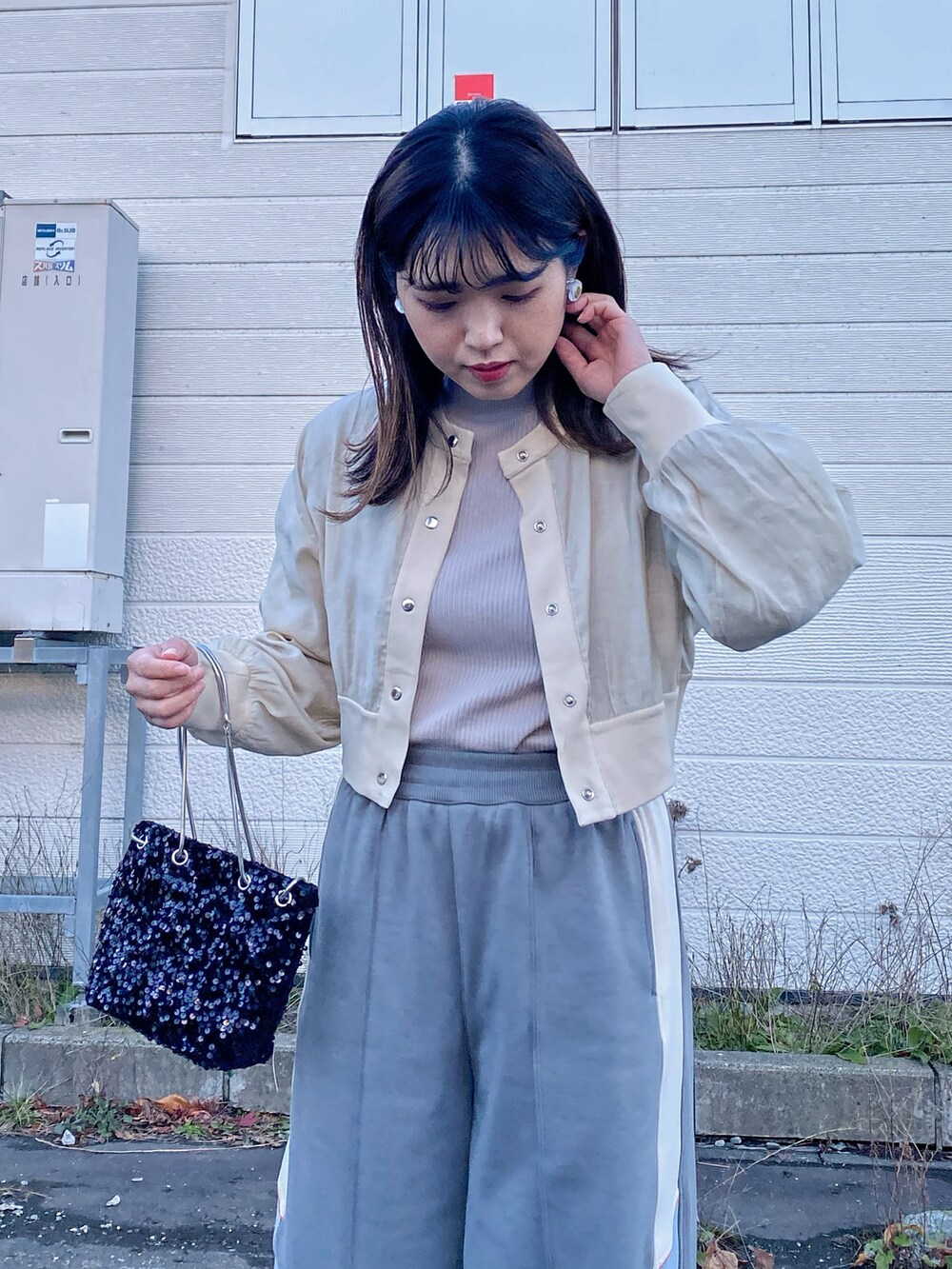 「ショート丈、トラックパンツ、ジャージ、スウェットパンツ、スウェット、ブーツ、スパンコール、guandbeautifulpeople、プチプラ、GU、プチプラコーデ、ストリート」｜「titivateのｼｱｰｶｰﾃﾞｨｶﾞﾝ/ﾌﾞﾙｿﾞﾝ（ブルゾン、ベージュ系）」を使った、Miiさん（レディース・159cm）の冬コーディネートの2枚目の写真