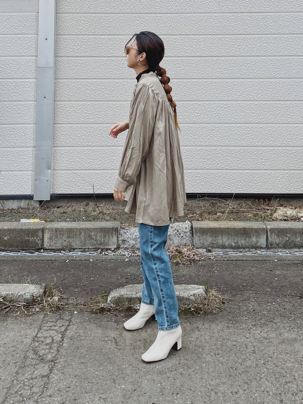 「大人カジュアル、きれいめカジュアル、チュニック、ミニワンピ、デニム、サムシング、something_jean、LHP、LHPWOMEN、courage、ラフォーレ原宿、ZARA、ブーツ、春服、ブラウス」｜「L.H.Pのcourage/クラージュ/ワンピース（ワンピース、ベージュ系）」を使った、Miiさん（レディース・159cm）の春コーディネートの3枚目の写真