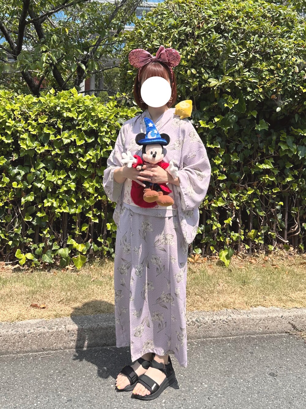 パープル系の浴衣を着用したレディースの夏コーディネートの2枚目の写真