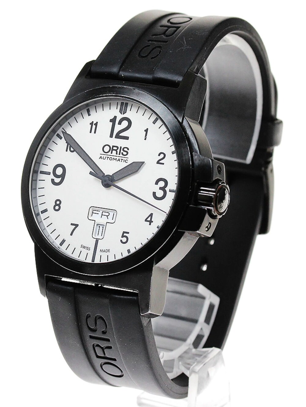 ホワイト系のシャツ/ブラウス、ブラック系のアナログ腕時計を着用したメンズの秋コーディネートの3枚目の写真