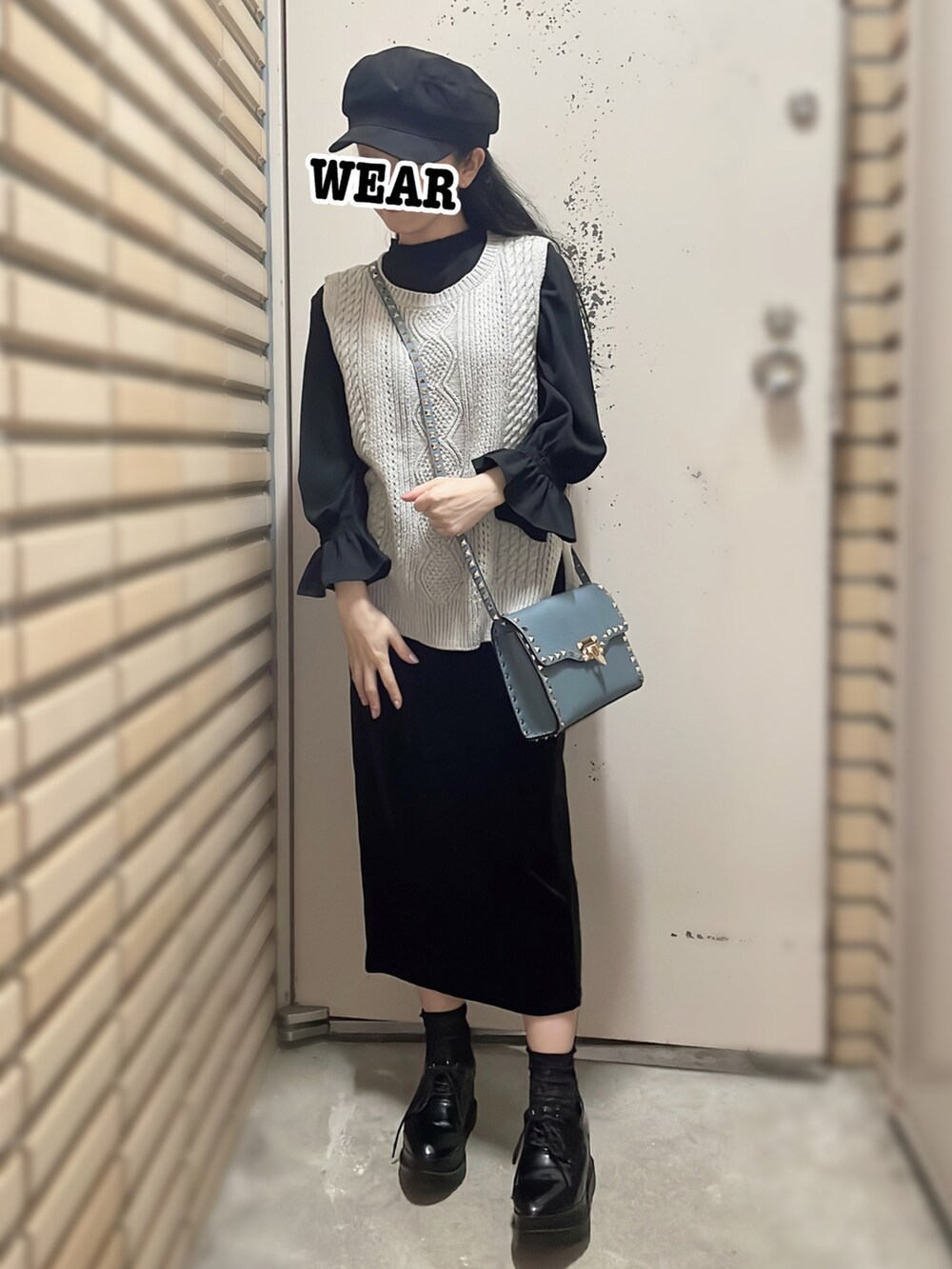 「ニットベスト、秋コーデ、秋のコーデ、秋服準備はじめました、タイトスカート、キャスケット、低身長、低身長コーデ、低身長女子、プチプラコーデ、GU、ショルダーバッグ、秋色、大人ガーリー、大人かわいい」｜「GUのベロアタイトスカート（スカート、ブラック系）」を使った、✩KaoRi✩さん（レディース・142cm）の秋コーディネートの3枚目の写真