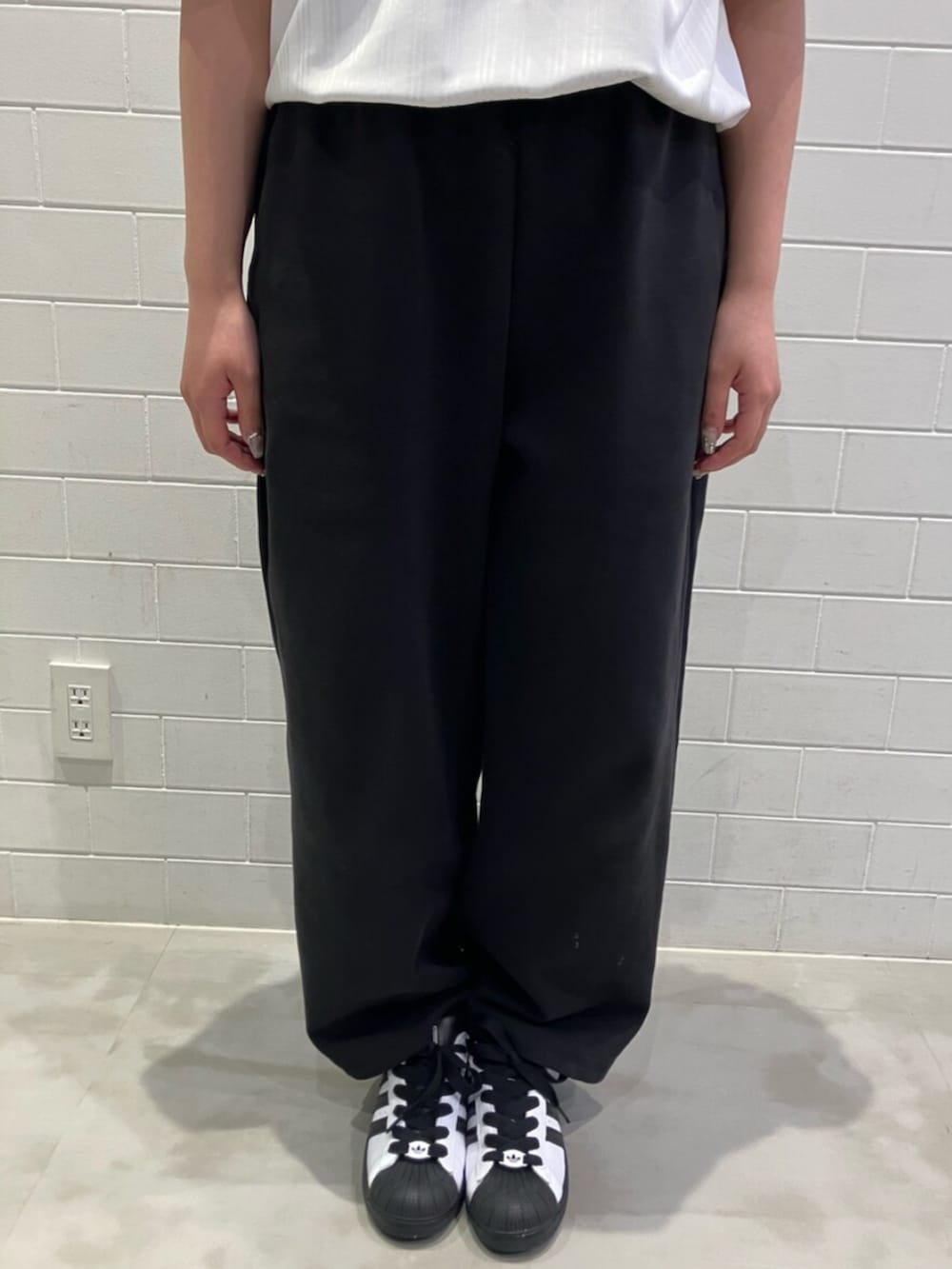 NYさんの「アディカラー 半袖Tシャツ / アディダスオリジナルス adidas Originals（adidas）」を使ったコーディネートの3枚目の写真