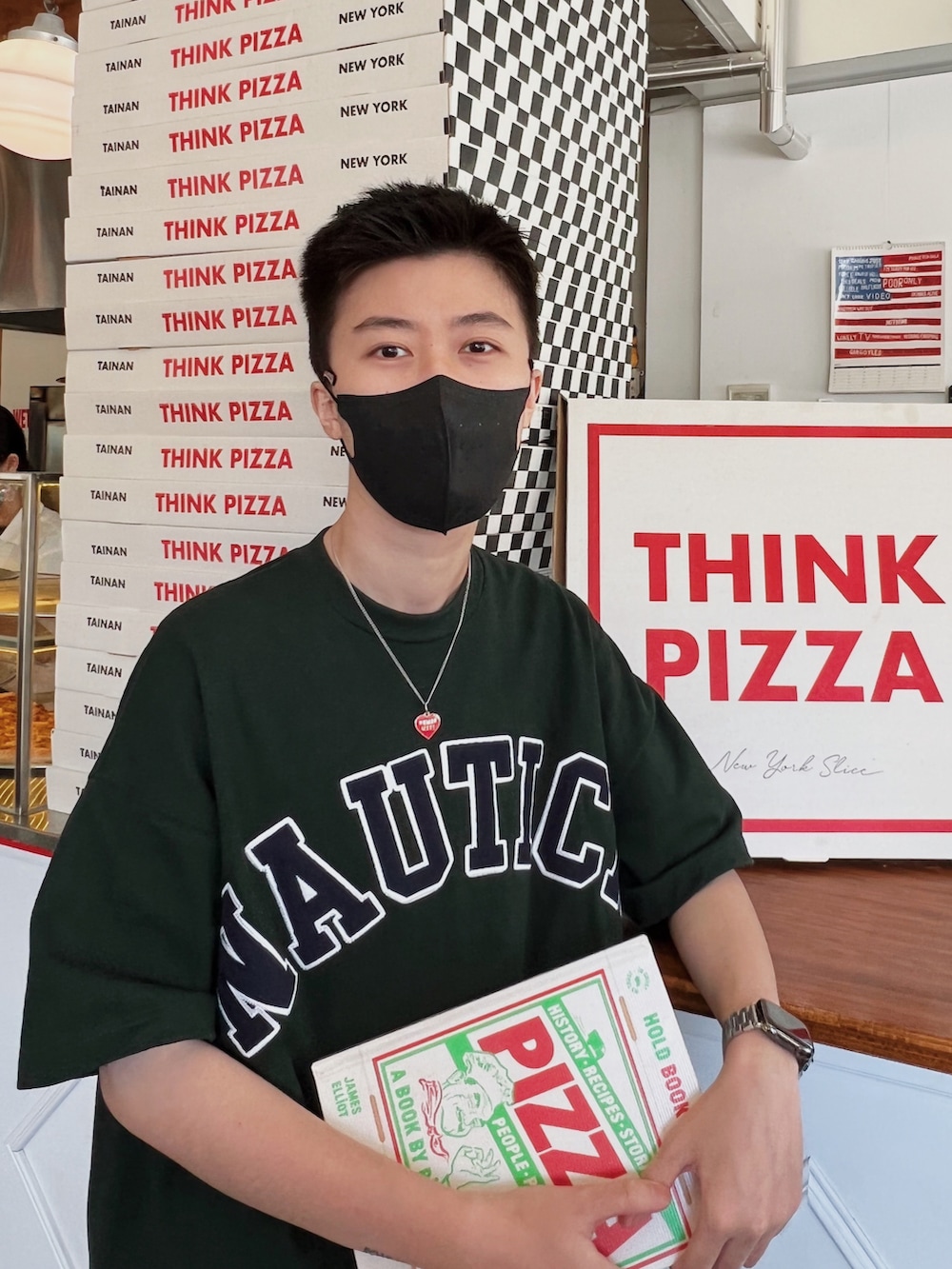 「HUMAN MADE、Tainan、thinkpizza、nautica、nauticajp、ootd、ootdtw」｜「NAUTICAのアイテム（Tシャツ/カットソー、グリーン系）」を使った、Ivanさん（メンズ・178cm）の夏コーディネートの3枚目の写真