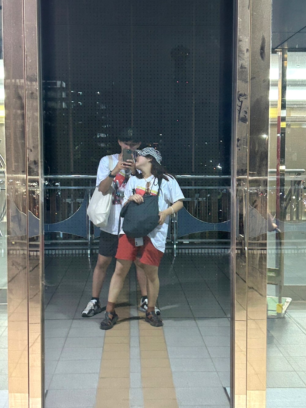 「フェススタイル、フェス、夏フェス」｜「UNIQLOのドライストレッチイージーショートパンツ（その他パンツ、レッド系）」を使った、a‘nca*さん（レディース・156cm）の冬コーディネートの2枚目の写真