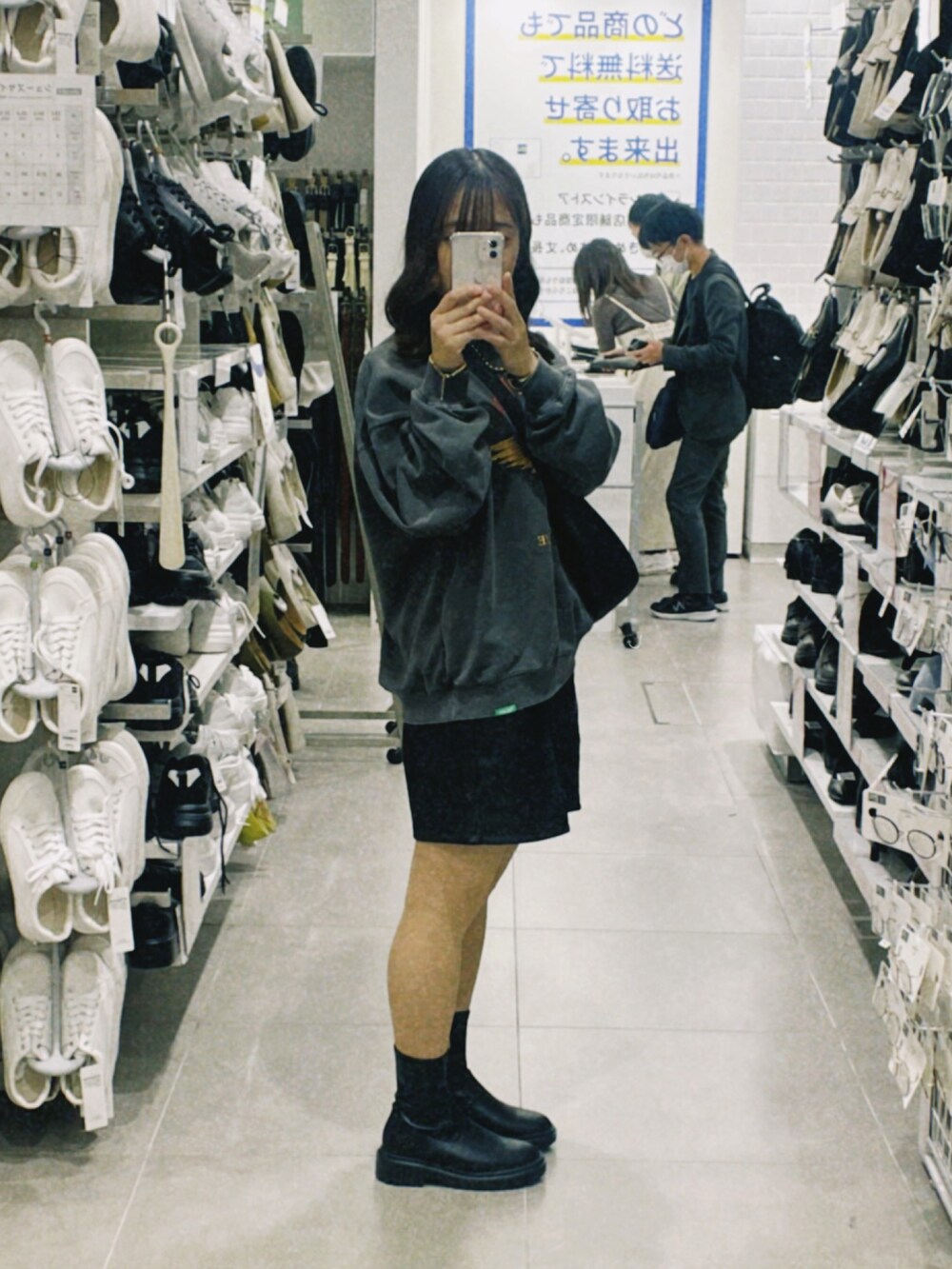 「秋冬コーデ、レザー、レザーパンツ、レザーシューズ」｜「GUのアイテム（パンツ、ブラック系）」を使った、a‘nca*さん（レディース・156cm）の冬コーディネートの2枚目の写真