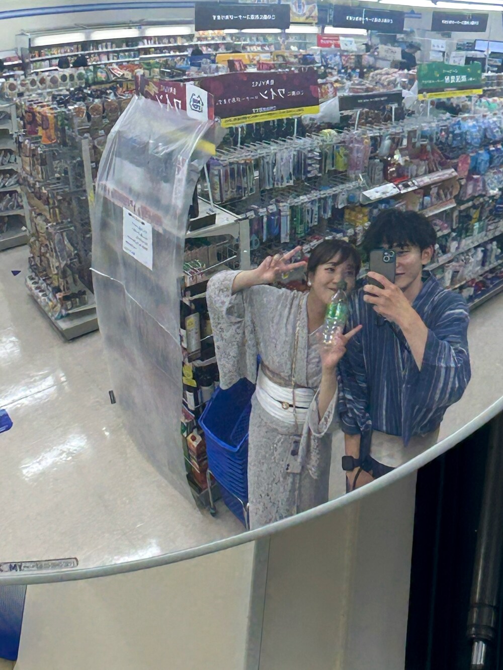 「DISCOATのパールレザーチェーンストラップ（スマホグッズ、ホワイト系）」を使った、a‘nca*さん（レディース・156cm）の冬コーディネートの4枚目の写真