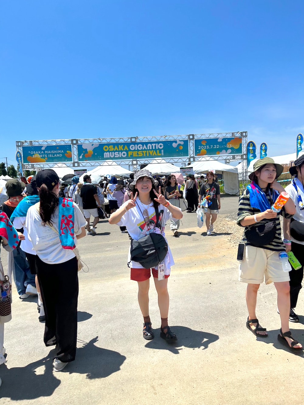 「フェススタイル、フェス、夏フェス」｜「UNIQLOのドライストレッチイージーショートパンツ（その他パンツ、レッド系）」を使った、a‘nca*さん（レディース・156cm）の冬コーディネートの3枚目の写真