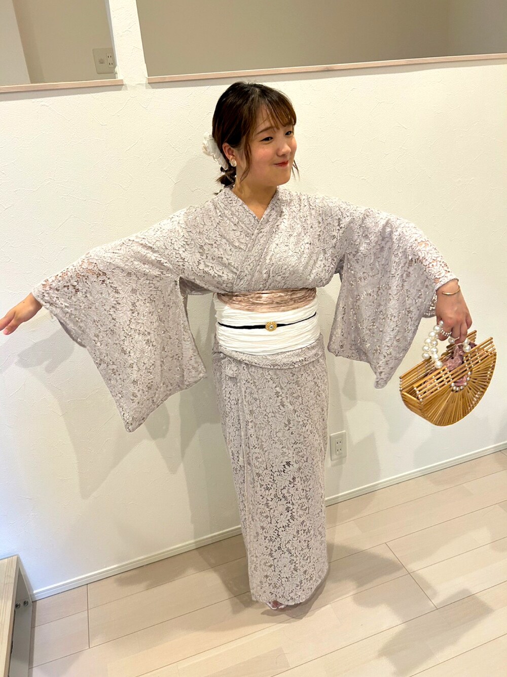 「DISCOATのパールレザーチェーンストラップ（スマホグッズ、ホワイト系）」を使った、a‘nca*さん（レディース・156cm）の冬コーディネートの2枚目の写真
