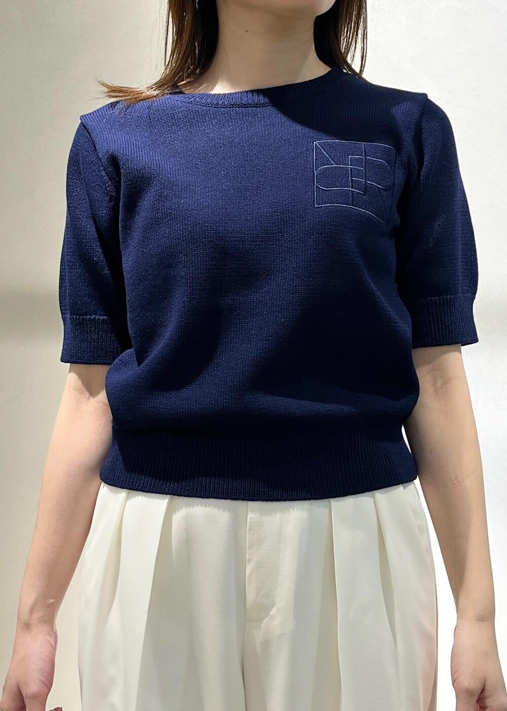 「ROPÉ、ナチュラル、イエベ春、混合、トップス、ニット/セーター、パンツ、バッグ、ショルダーバッグ、財布/小物、バンダナ/スカーフ、GGM25020、GGN25010、GGS25070、GGX24030」｜「ROPE'の【24AW新色追加】Amelie Bag （アメリ バッグ）【メディア掲載】【一部店舗限定】（ショルダーバッグ、ブラック系）」を使った、yukaさん（レディース・156cm）の春コーディネートの5枚目の写真